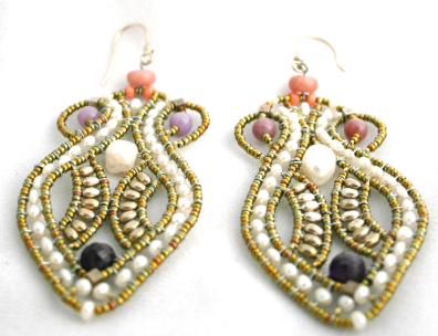 Long chandelier Ziio earrings made with pearls, amethysts, coral and apatite